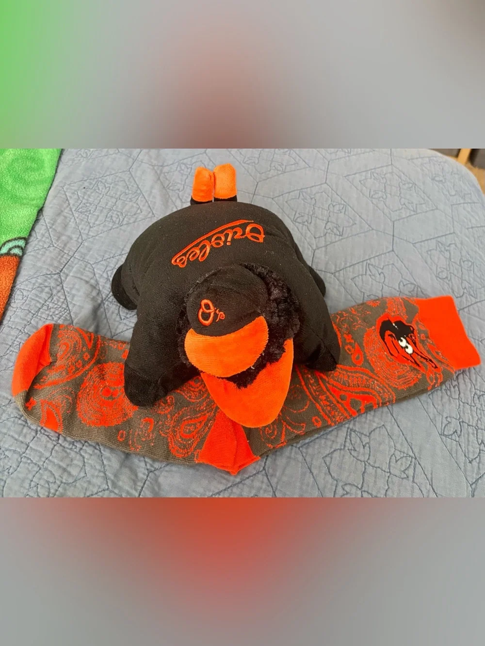 BALTIMORE ORIOLES BASEBALL PILLOW & SOCKS